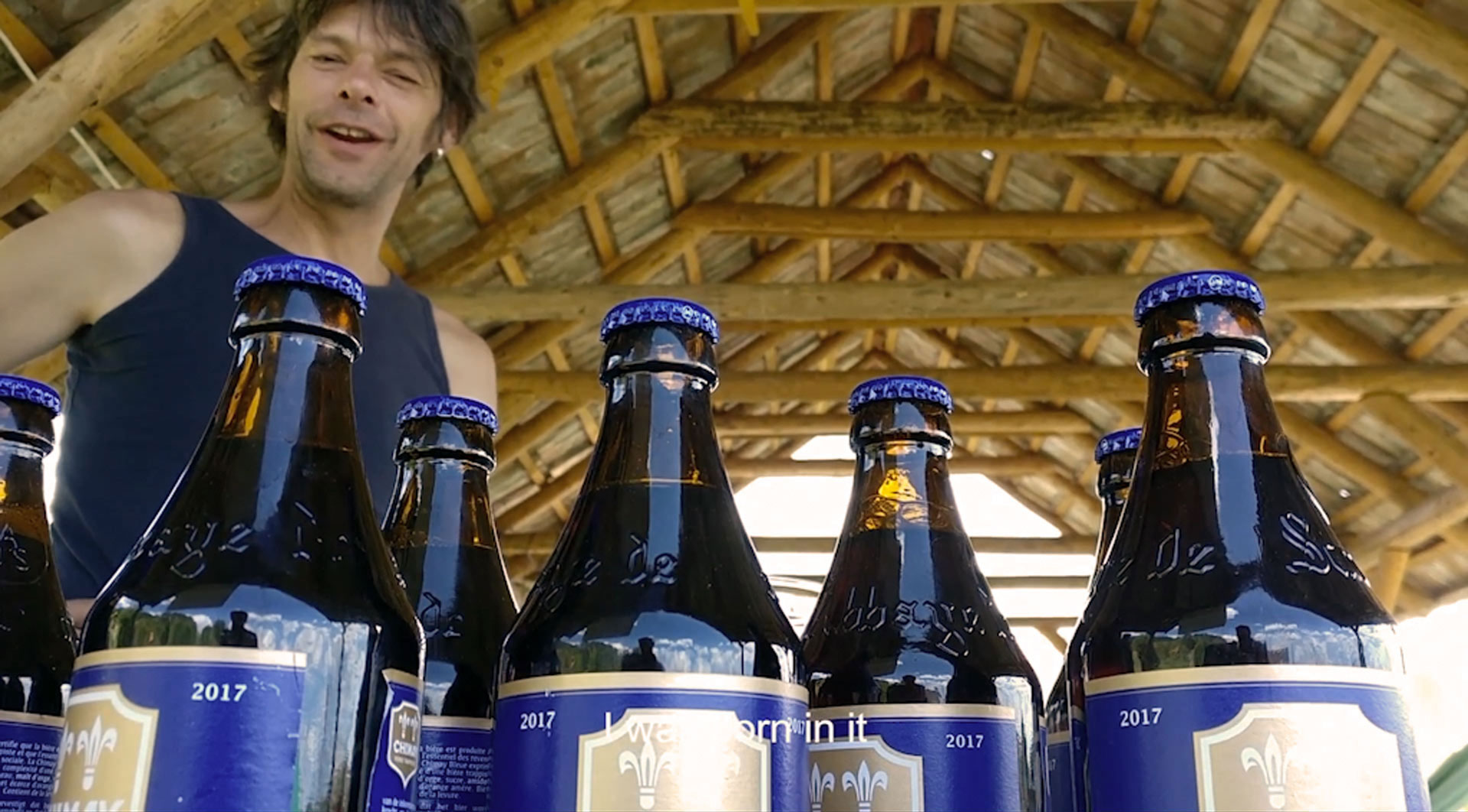 Dirk in front of several bottles of Chimay Bleue